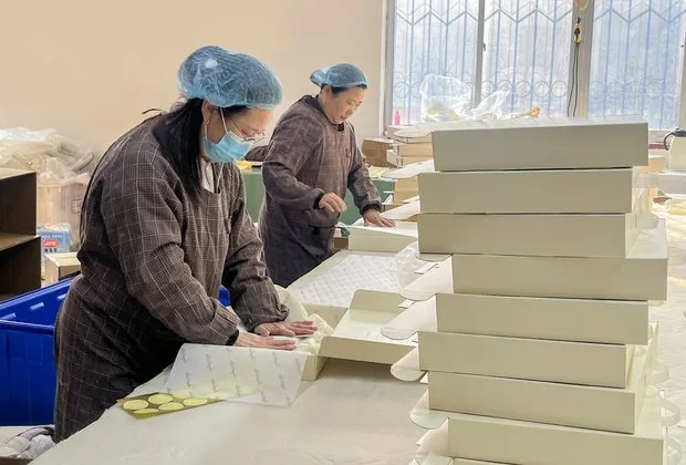 Custom packaging preparation for private label baby products