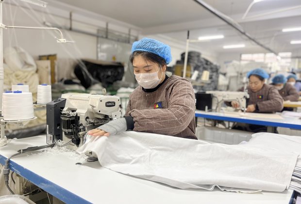 Sewing process for OEM baby bedding and soft baby products