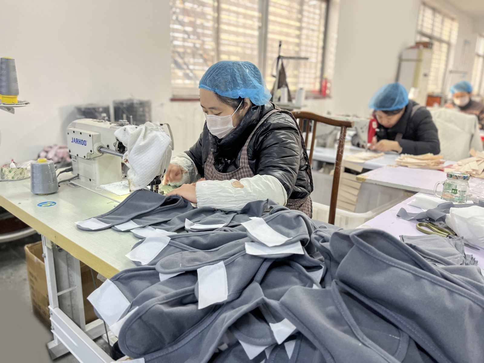 Sewing workshop for baby lounger and sleep product orders