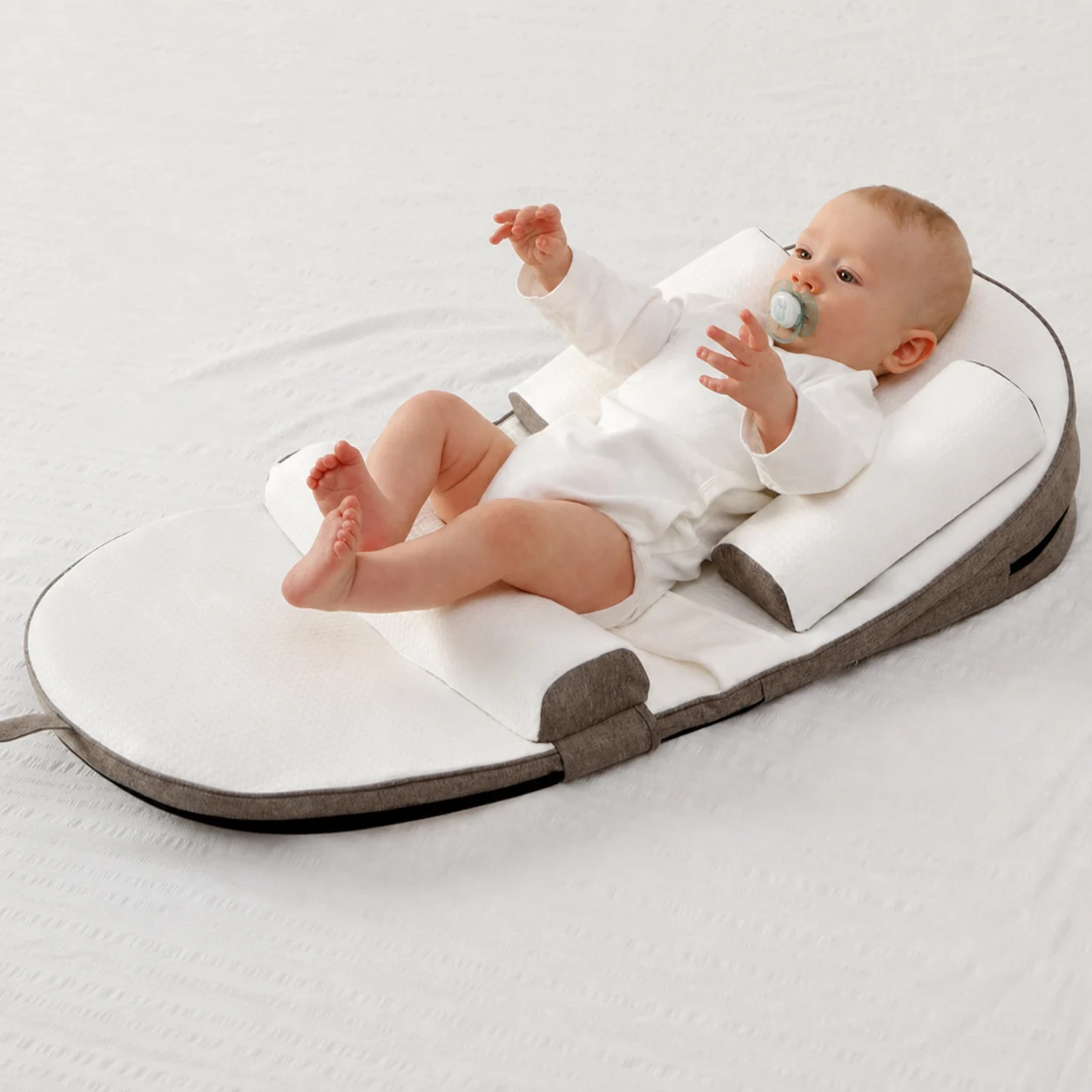 Adjustable incline feeding support cushion